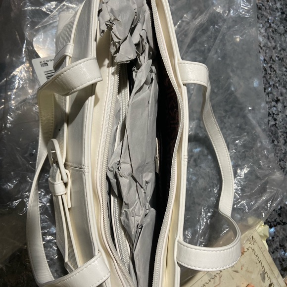 White leather hand bag - Picture 3 of 5